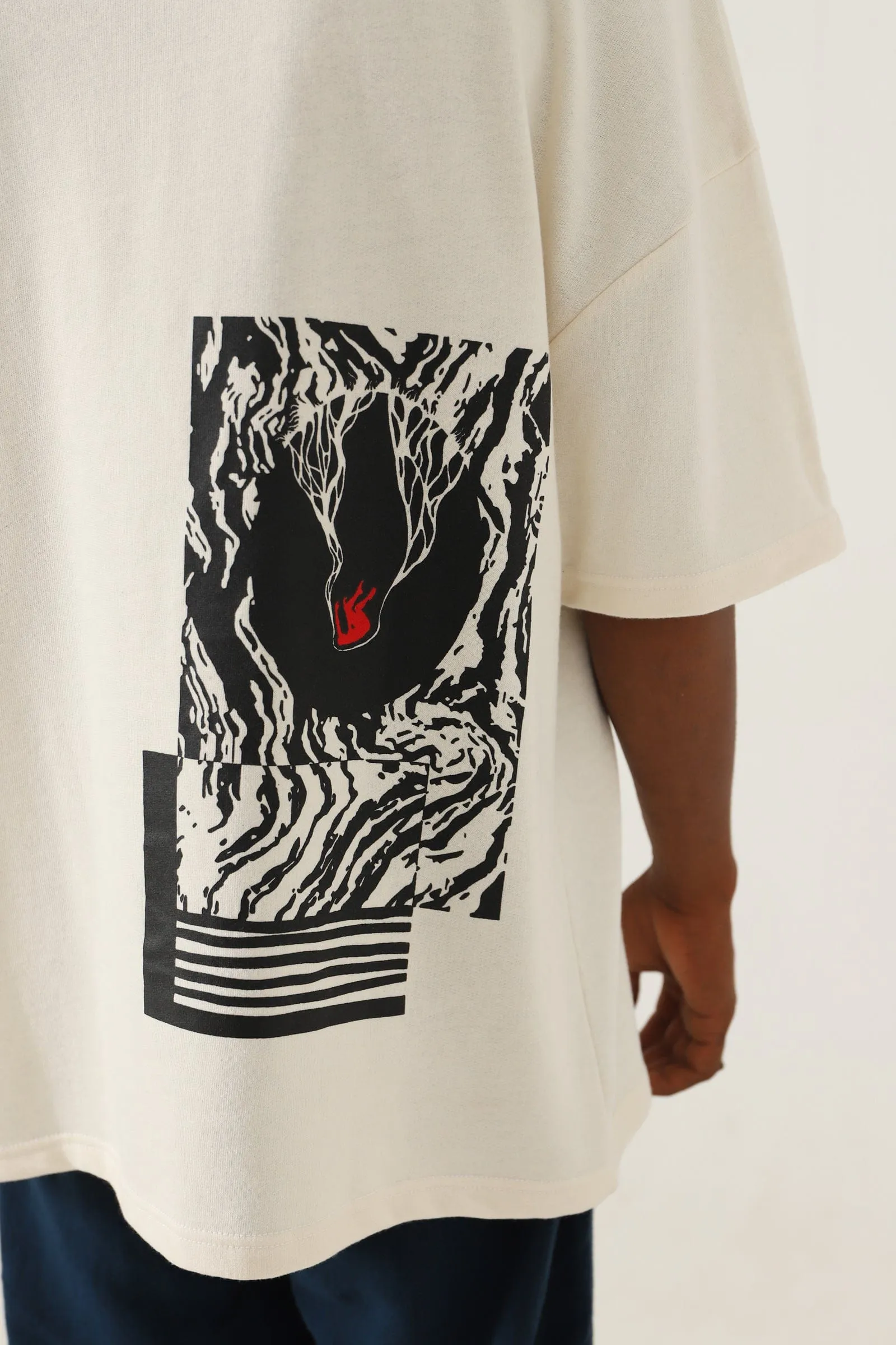 EYE OF THE STORM - BEIGE T-SHIRT
