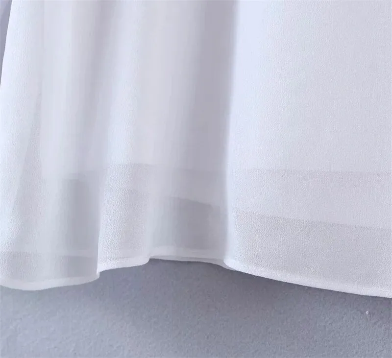LOOSE WHITE BLOUSE